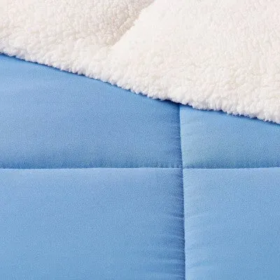 Reversible Blue Faux Shearling Microfiber Comforter for Full/Queen - Room. Open Box Optimize